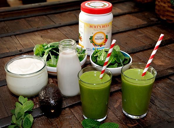 Haylie Duff Shakes Up Her Resolutions With NEW Burt's Bees Plant-Based Protein Shakes